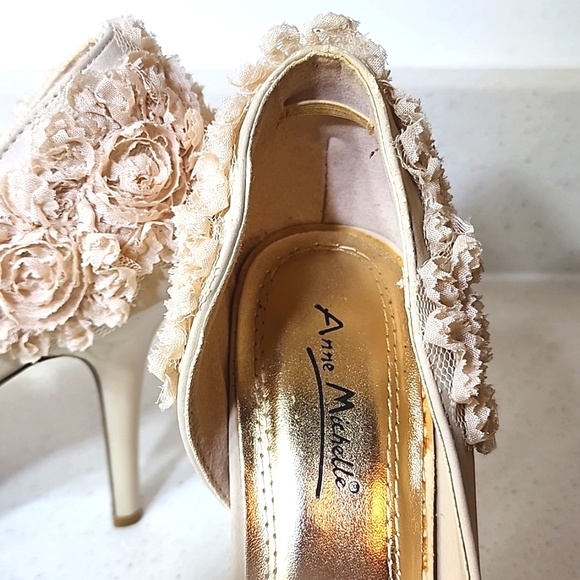 Anne Michele women's open toe shoes Size 7 1/2 with floral lace. - Picture 2 of 13